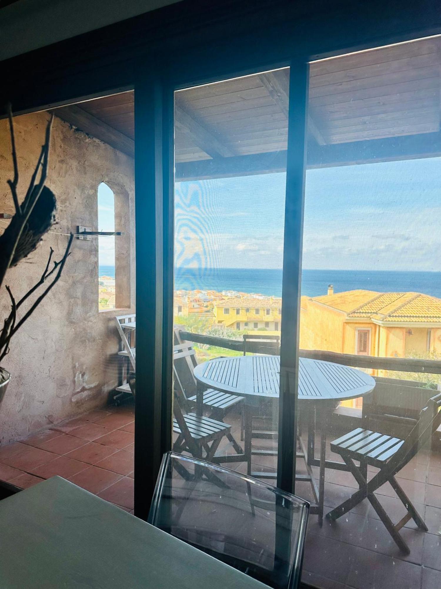 Prezioso Appartamento Con Vista Mozzafiato - Casa Enrica Кастельсардо Экстерьер фото